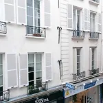 Bright Studio In The Centre Of Paris