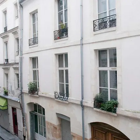 Charming Bright Studio In The Centre Of Apartment Paris