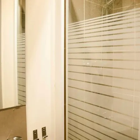 Charming Bright Studio In The Centre Of Apartment Paris