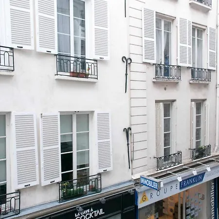 Charming Bright Studio In The Centre Of Apartment
